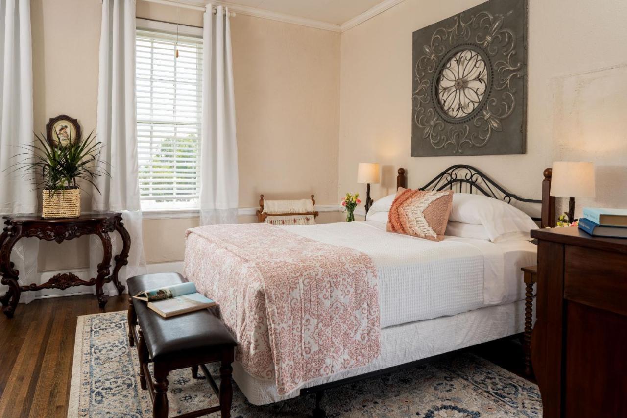 Magnolia Manor And Chapel Bed and Breakfast Humboldt Εξωτερικό φωτογραφία