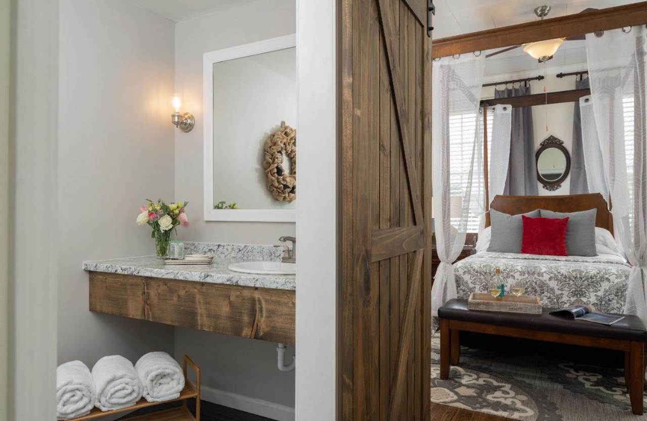 Magnolia Manor And Chapel Bed and Breakfast Humboldt Εξωτερικό φωτογραφία