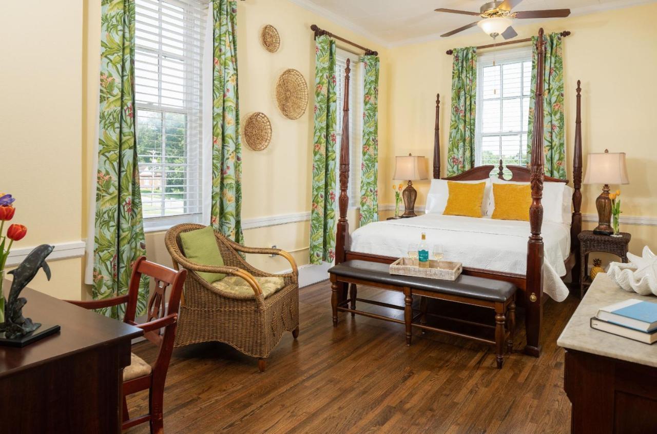 Magnolia Manor And Chapel Bed and Breakfast Humboldt Εξωτερικό φωτογραφία