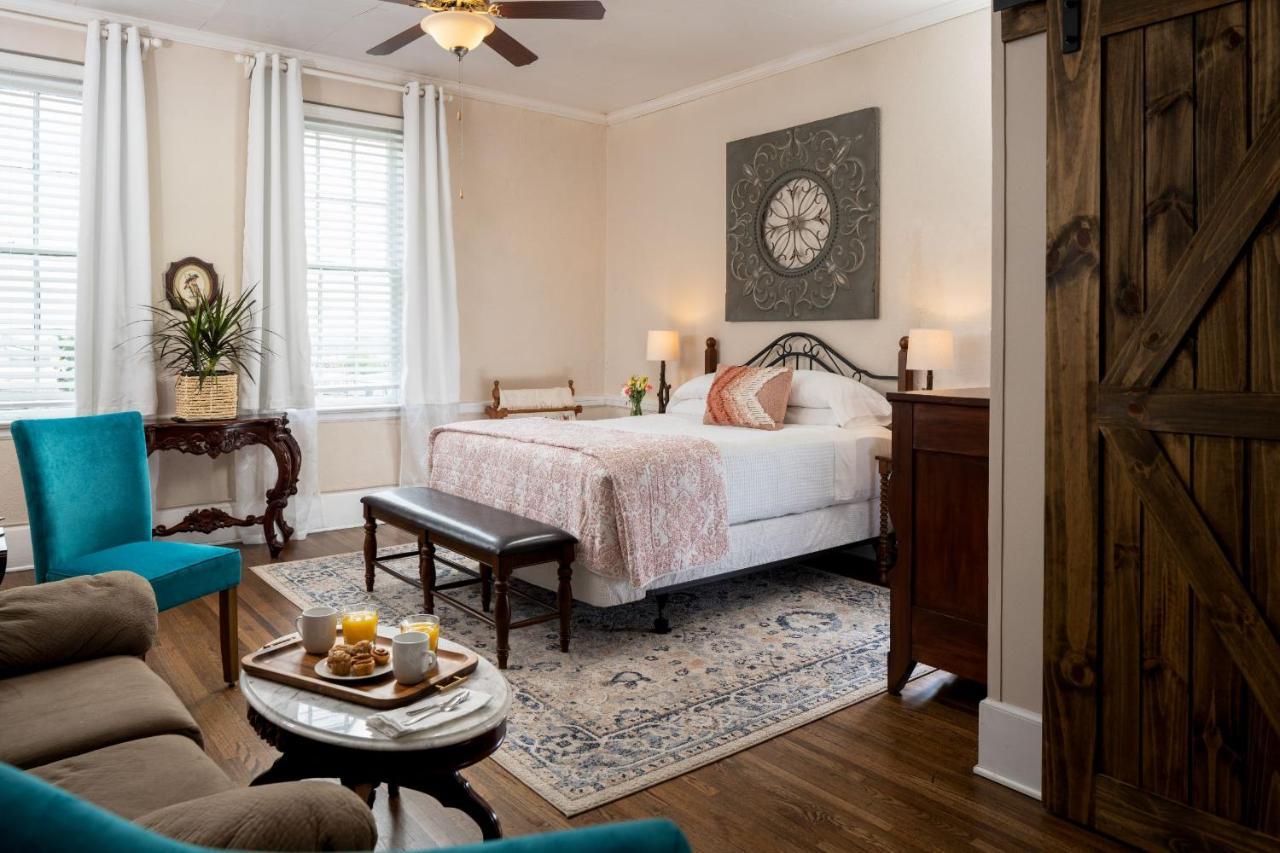 Magnolia Manor And Chapel Bed and Breakfast Humboldt Εξωτερικό φωτογραφία