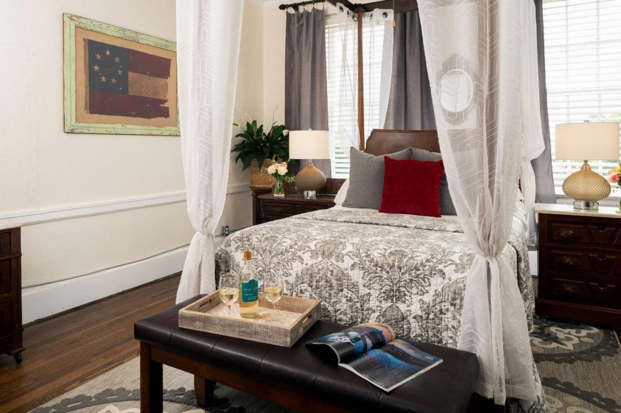 Magnolia Manor And Chapel Bed and Breakfast Humboldt Εξωτερικό φωτογραφία