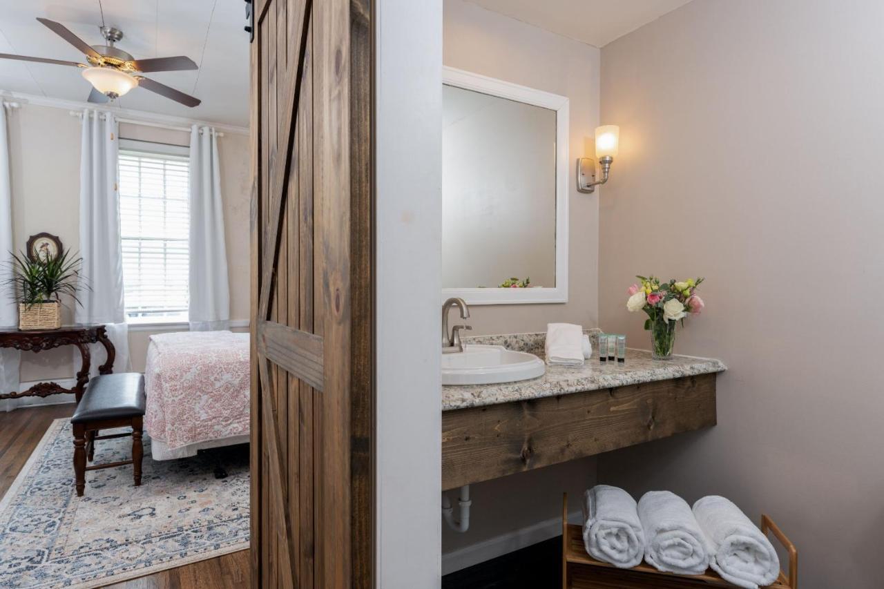 Magnolia Manor And Chapel Bed and Breakfast Humboldt Εξωτερικό φωτογραφία