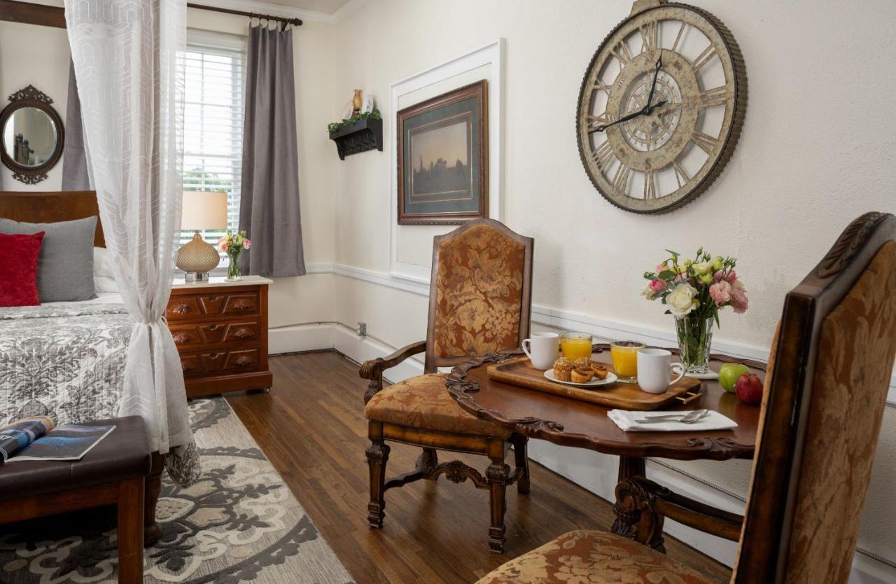 Magnolia Manor And Chapel Bed and Breakfast Humboldt Εξωτερικό φωτογραφία