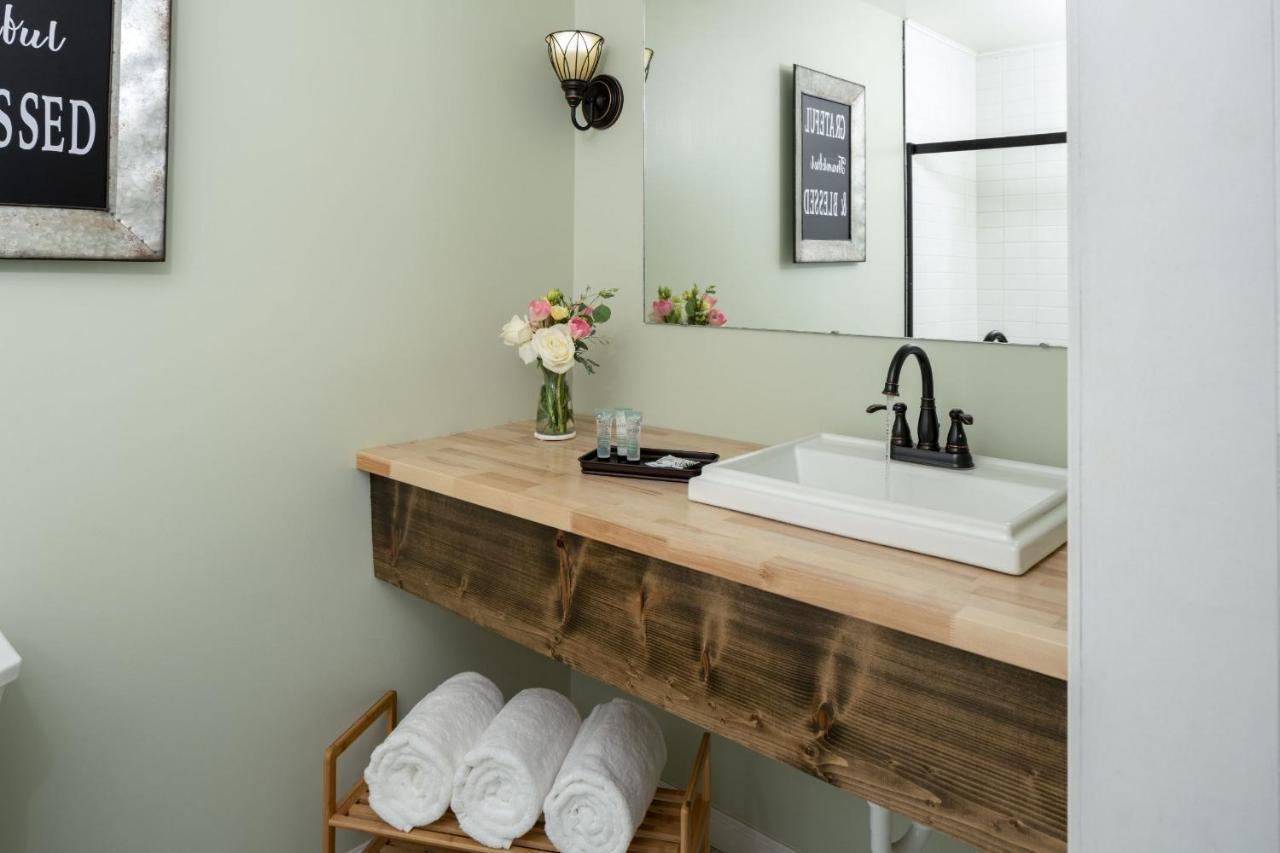 Magnolia Manor And Chapel Bed and Breakfast Humboldt Εξωτερικό φωτογραφία